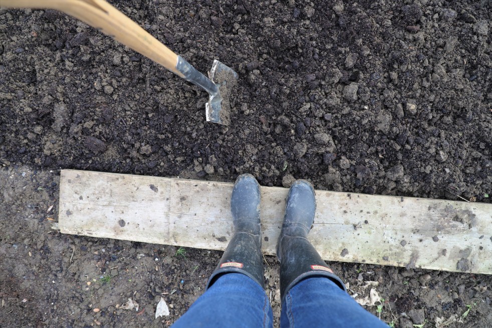 dig, welly boots, gardening